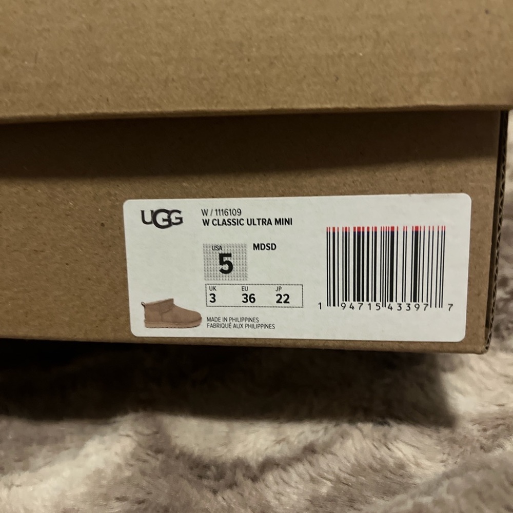 UGGS Ultra Mini - Picture 2 of 5